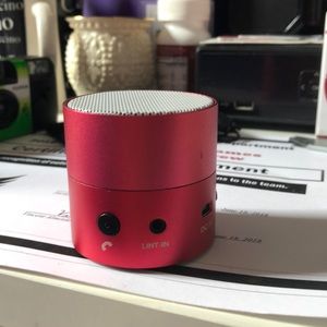 Iconcept mini speaker in red